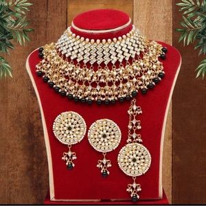 INDIAN/DESI BRIDAL JEWELRY SET WITH TIKKA & EARRINGS